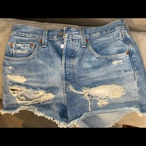 Aritzia Levi’s 501 original in fault line size 26